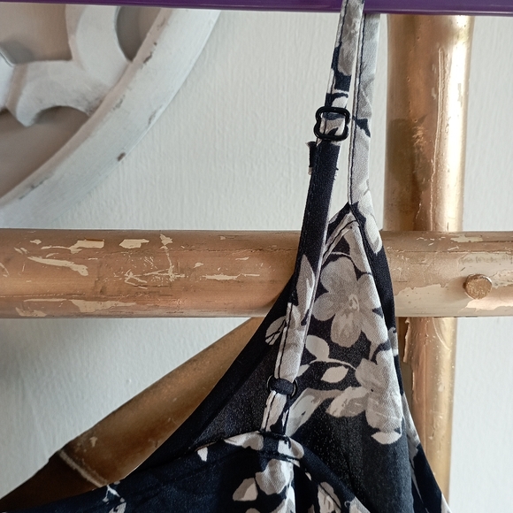 👩‍❤️‍👩 Floral Deep Grey And White Vest Top - Picture 6 of 15